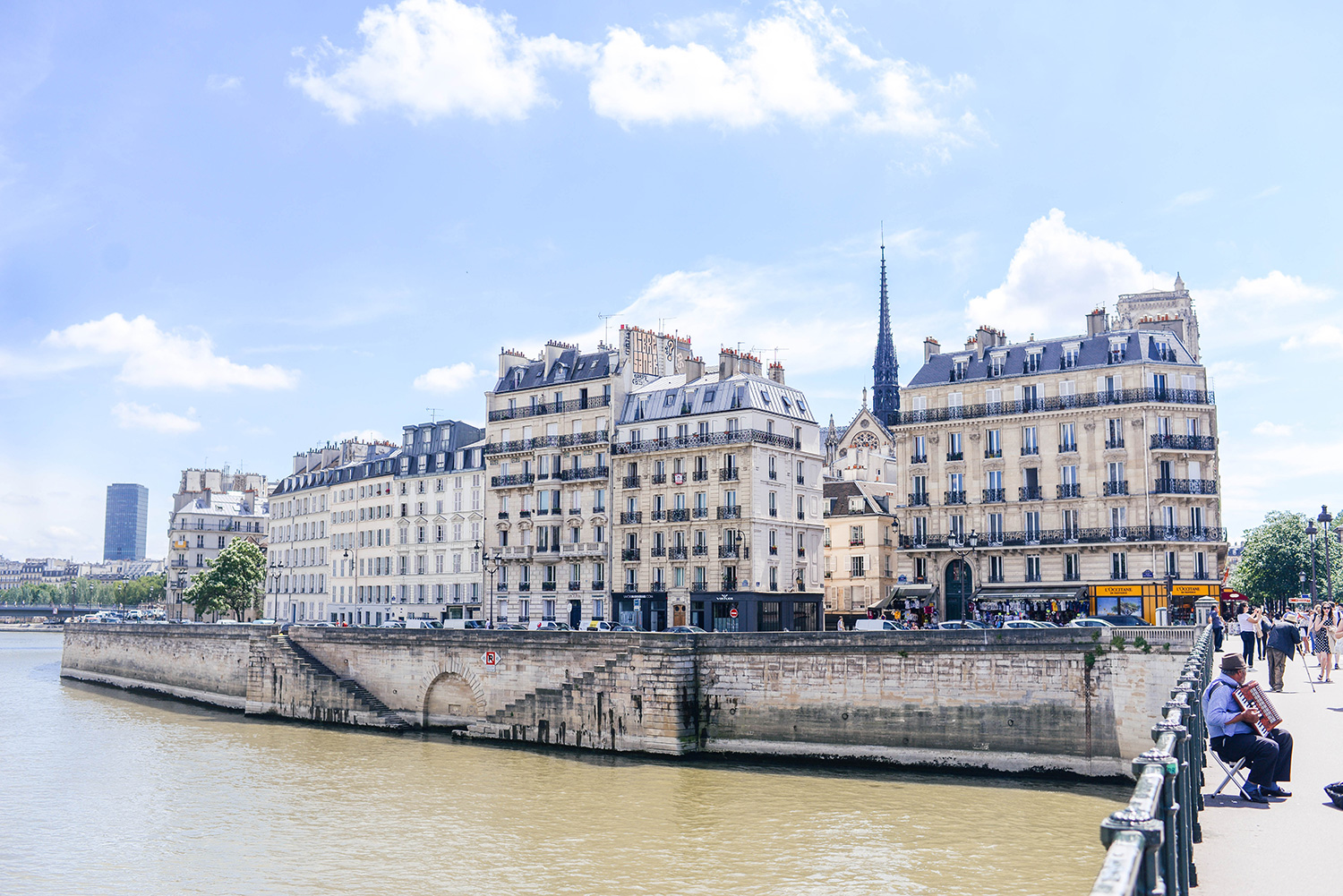 Wandering The Streets of Paris | The Style Scribe by Merritt Beck